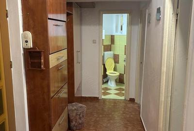 Apartament cu 3 camere semidecomandat în Micro 3 - 4