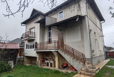 Casă cu 4 camere cu Teren 1338 Mp în Central - 1