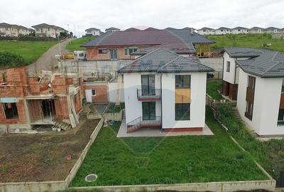 Casă cu 4 camere cu Canalizare în Dezmir