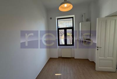 Casă individuală cu 8 camere cu Canalizare în Capitale - 38