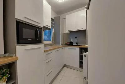 Vand garsoniera Astra in bloc apartamente etaj 4 din 10. - 2