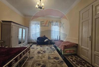 Casă cu 4 camere cu Teren 265 Mp în Central - 4