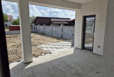 Casă cu Teren 550 Mp în Sânleani - 3