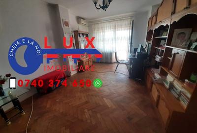 Apartament cu 3 camere decomandat în Piața Nouă - 4