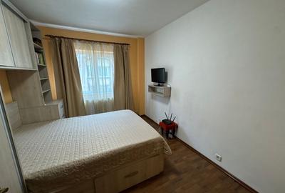 Apartament cu 3 camere decomandat, mobilat în Tractorul - 19