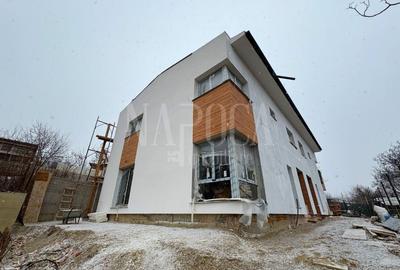 Casă individuală cu 4 camere cu Canalizare în Dâmbul Rotund