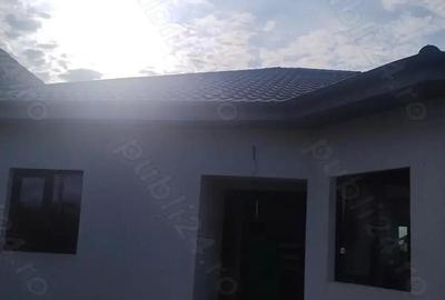 Casa mare in localitatea Lumina cu patru camere ?i 300 mp teren - 1