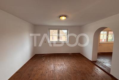 Casa individuala de vanzare cu 3 camere 1020 mp teren in Hamba - 9