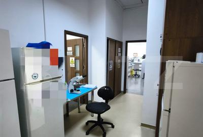 Spatiu comercial cu destinatie medicala, 205 mp, vitrina, Ca - 23