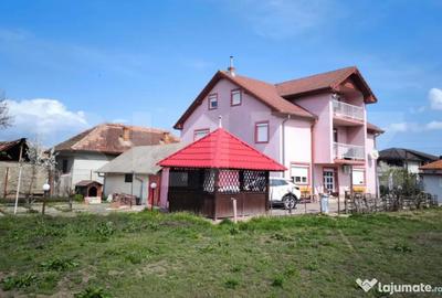 Casă cu 7 camere cu Teren 1430 Mp în Central - 11