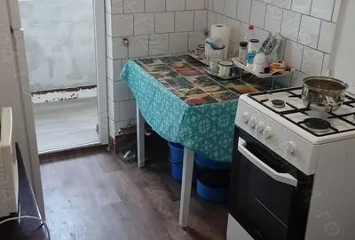 Vand apartament 3 camere decomandate, 3 balcoane, micro 38, bloc Z , etaj 4 din 5 - 3