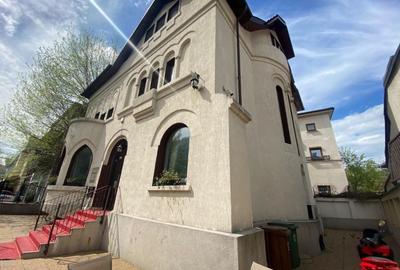 Casă cu 8 camere cu Canalizare în Dorobanți - 2