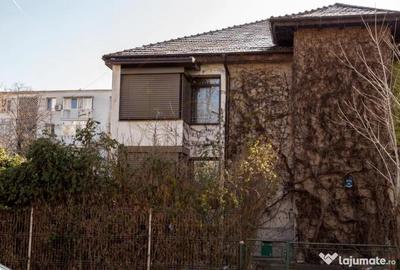 Casă cu 5 camere cu Canalizare în Central - 9
