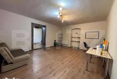 Spațiu comercial, de 50 mp, în Central - 4