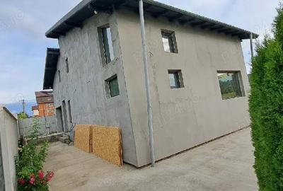 Casă cu Teren 400 Mp în Central - 5