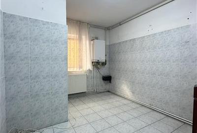 Apartament cu 4 camere decomandat în Km 4-5 - 5