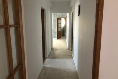 Casă individuală cu 7 camere cu Canalizare în Apărătorii Patriei - 16