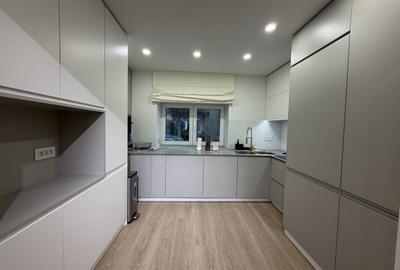 Vila semimobilata  cu 3 dormitoare, piscina exterioara, complex - 7