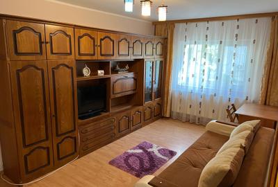 Apartament cu 2 camere decomandat în Micro 17