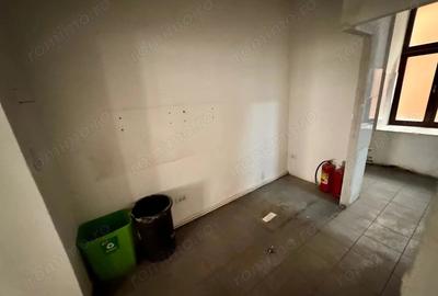 Spațiu comercial, de 71 mp, în P-ța Unirii - 3