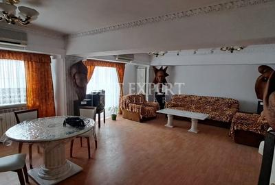 Apartament cu 3 camere decomandat, mobilat în Decebal
