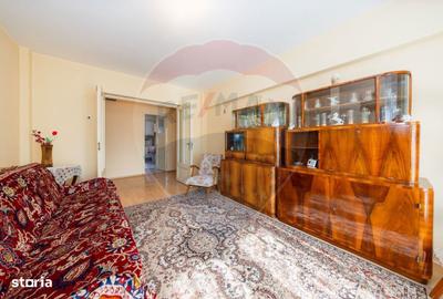 Apartament cu 3 camere, mobilat în Est