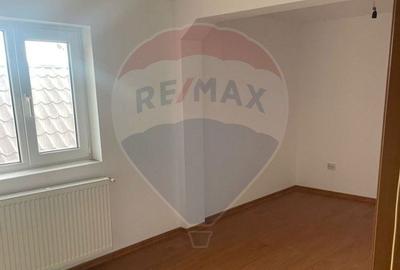 Casa / Vila cu 6 camere de vanzare Leontinesti - Bacau - 9