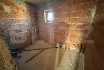 Casă cu 4 camere cu Teren 250 Mp în Micești - 1