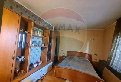 Casă cu 6 camere cu Teren 1649 Mp în Jorăști - 3
