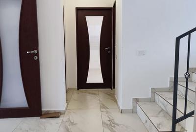 Casă cu 6 camere cu Teren 1000 Mp în Central