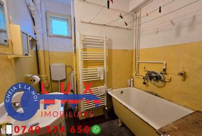 Apartament cu 3 camere semidecomandat în Central - 1