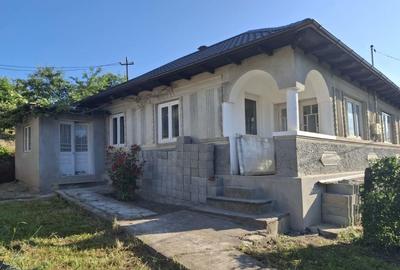 Casă cu 3 camere în Pârjol - 4