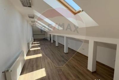 Spațiu comercial, de 40 mp, în Central - 4