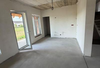 Casă cu 5 camere cu Teren 550 Mp în Central