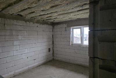 Casă cu 4 camere cu Teren 1400 Mp în Iazu - 1