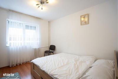Apartament cu 4 camere decomandat în Decebal