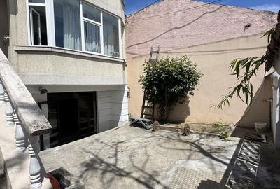 Casă cu 4 camere în Central - 1