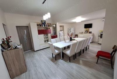 Str. Valea Borcutului (zona plana)- casa pe parter, renovata recent, teren 800 mp - 10
