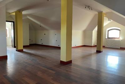 Casă cu 5 camere cu Teren 652 Mp în Sisești - 6