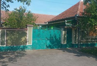 Casă cu 4 camere în Iosia