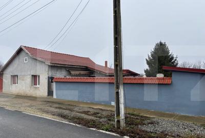 Casa in Iratosu cu teren, apa curenta, centrala termica , - 2