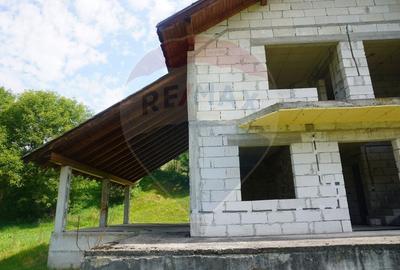 Casă cu 5 camere cu Canalizare în Moisei - 2