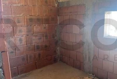 Casă cu 4 camere cu Teren 300 Mp în Sânmartin