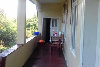 Casă cu 4 camere cu Teren 501 Mp în Tulnici - 1