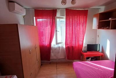 Vand garsoniera zona UMT