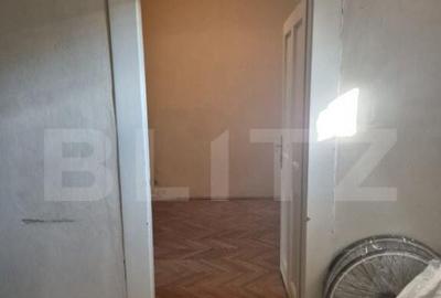 Casa, zona centrala, curte comuna - 3