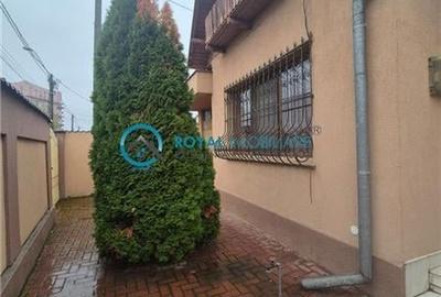 Royal Imobiliare - Vanzare Casa Zona Lupeni - 1