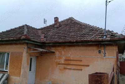 Casă cu Teren 1248 Mp în Central - 2