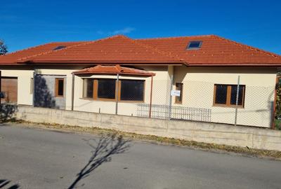 Casă individuală cu 3 camere cu Teren 1235 Mp în Est - 1