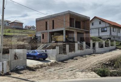 Casă cu 4 camere cu Teren 640 Mp în Turda
